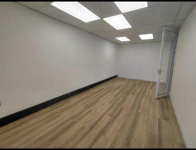377M² OFFICE TO LET IN BRYANSTON